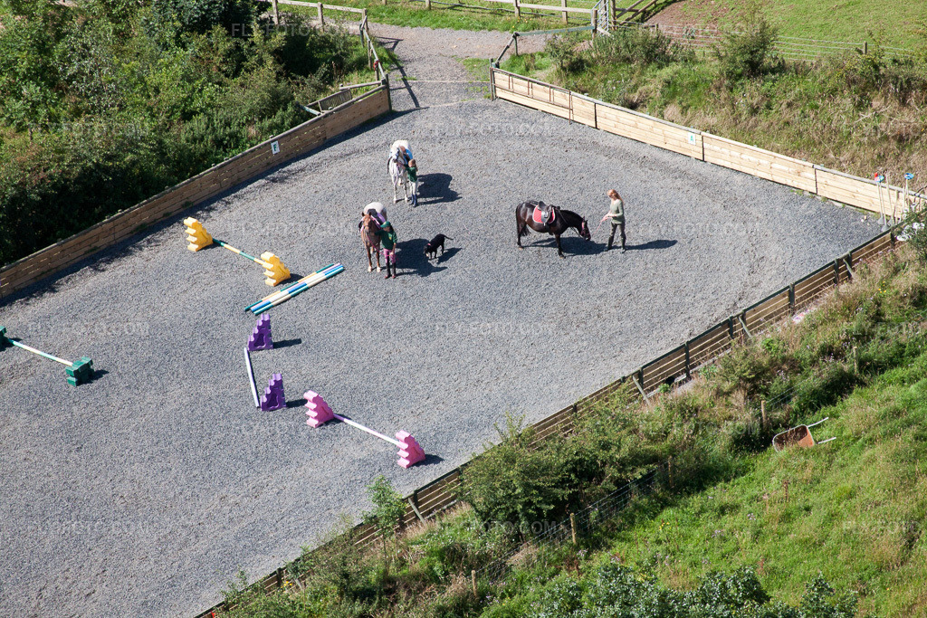 Aerial view: Equestrian training ground and competition practice course in Littlehempston in Totnes in the state England, Great Britain.Photo: IMG_19756.jpg taken on 07/25/2009 by Werner Riehm/FLY-FOTO.comResolution of the original: 4752 x 3168 px