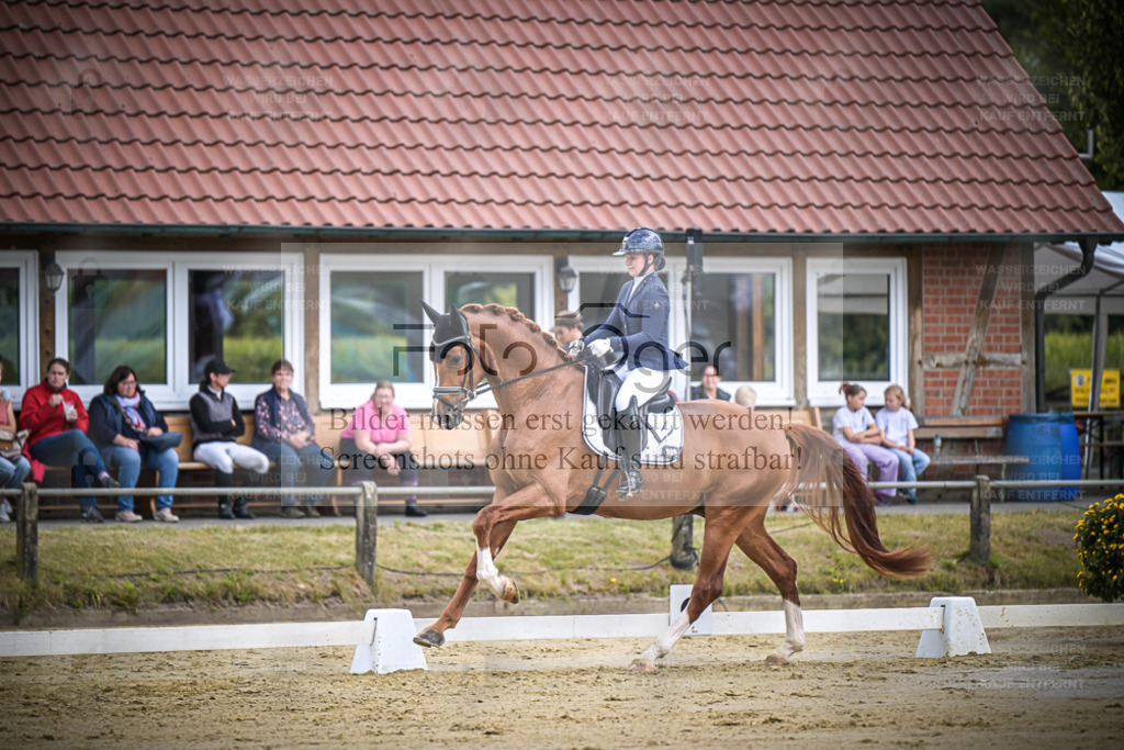 DOS_8561 | Entdecke hochwertige Reitturnierfotos von Foto Oger. Professionell, emotional und authentisch – jetzt Lieblingsmomente im Shop bestellen. - Realisiert mit Pictrs.com