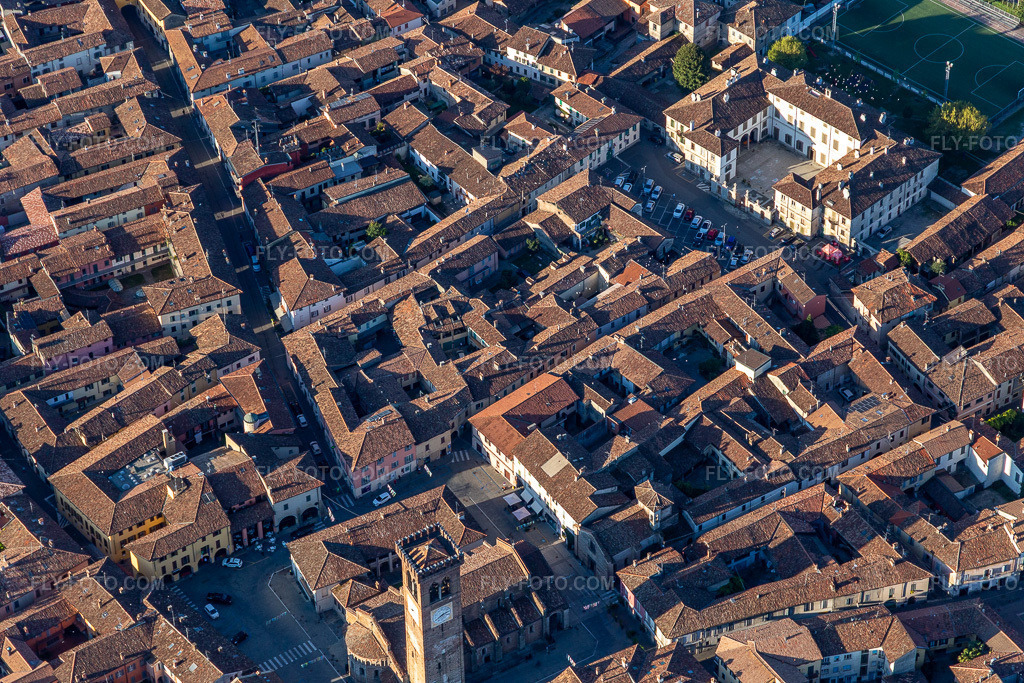 Aerial view: Oratorio Maschile Sant'Alberto Quadrelli in Rivolta d’Adda in the state Cremona, Italy. – Photo: IMG_134526.jpg taken on 09/19/2022 by Werner Riehm/FLY-FOTO.com – Resolution of the original: 5472 x 3648 px