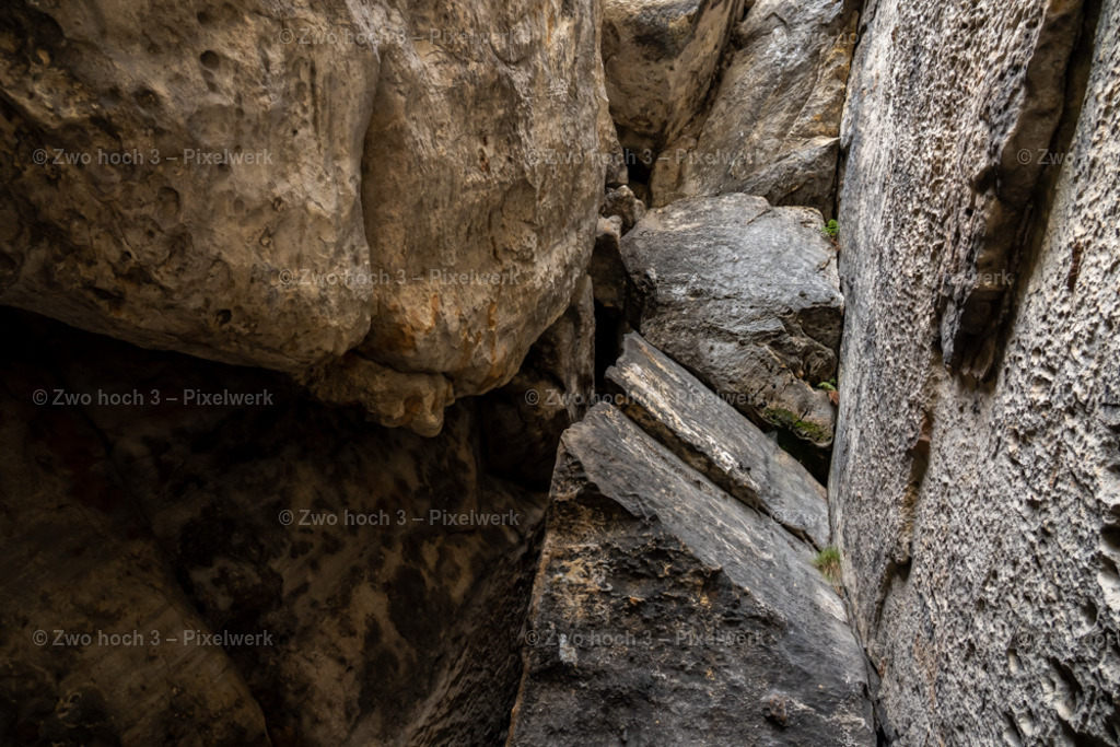 Frienstein_Idagrotte_Grotte_Felswand_Felsspalt_Verwitterung | 2022-09-02_Waldbrandgebiete_2 - Realisiert mit Pictrs.com