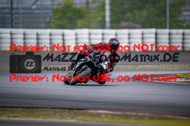 MaZZes_FotoMatrix_230719_2158 | WEISS