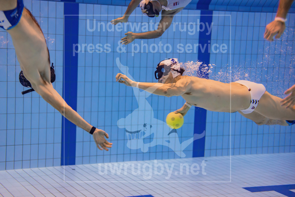 Underwater rugby action press picture | Bamberg, Germany - March 04 2023: Underwater rugby training camp of the Tauchclub Bamberg together with the Austrian national team. - Realisiert mit Pictrs.com