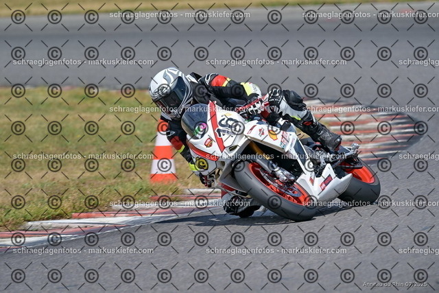 25bt04-1280 | markuskiefer.com - Realisiert mit Pictrs.com