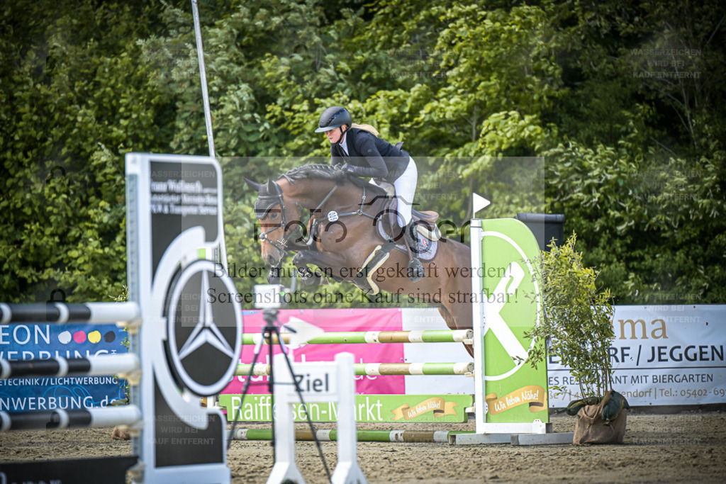 DOS_0486 | Entdecke hochwertige Reitturnierfotos von Foto Oger. Professionell, emotional und authentisch – jetzt Lieblingsmomente im Shop bestellen. - Realisiert mit Pictrs.com