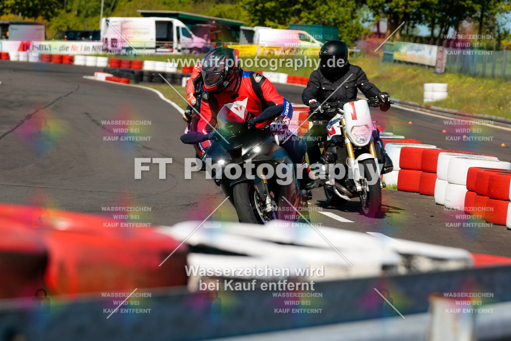 Moto-TeamOBK-21666 | Hier findet Ihr Bilder von Touristenfahrten auf der Nürburgring Nordschleife oder von anderen Veranstaltungen die ich besucht habe. Viel Spass beim Durch Schauen 