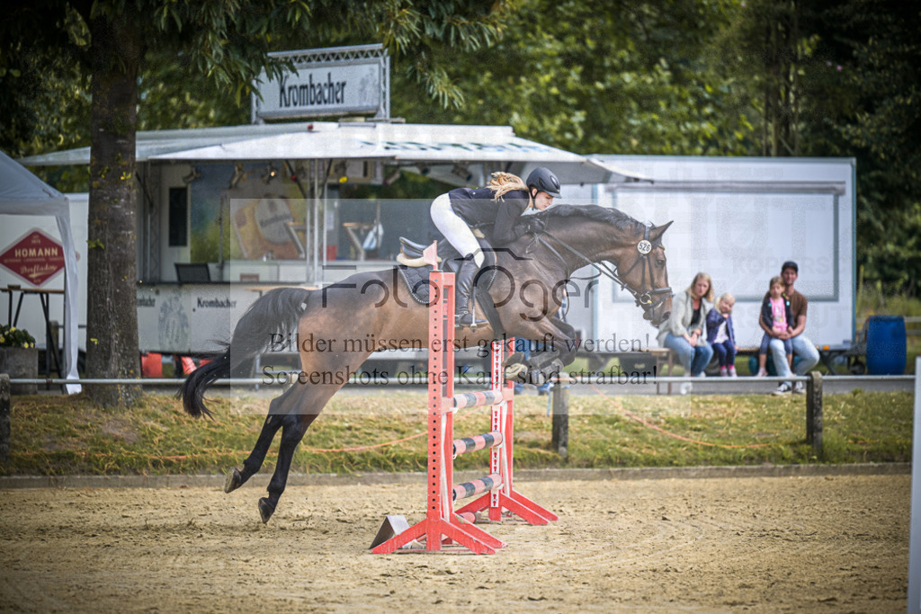 DOS_5111 | Entdecke hochwertige Reitturnierfotos von Foto Oger. Professionell, emotional und authentisch – jetzt Lieblingsmomente im Shop bestellen.Deutschlandweite Turnierfotografie. - Realisiert mit Pictrs.com