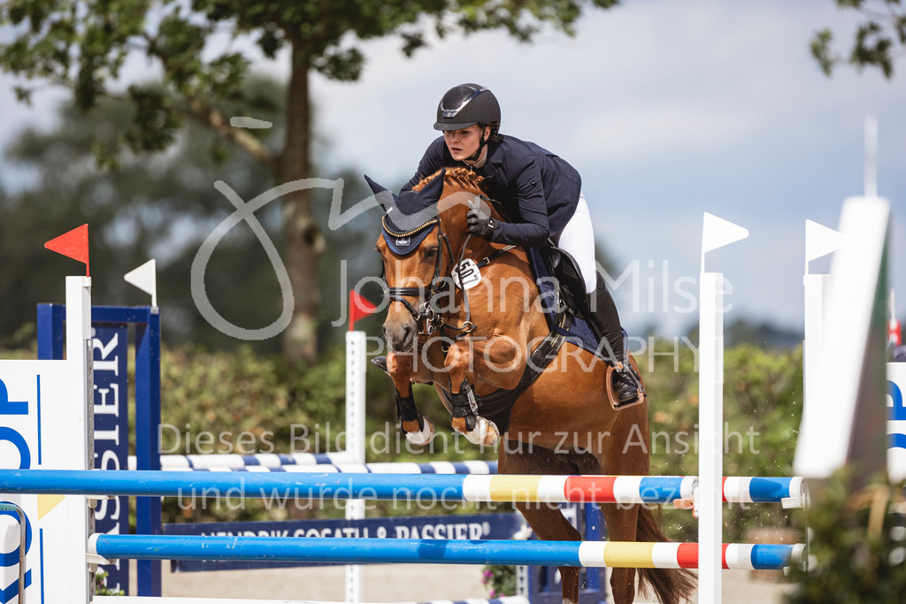 240616_Lemwerder_Springpony-L-321 | Deine schönsten Turniermomente als professionelle Fotos! Entdecke hochwertige Pferdesport-Fotografie im Online-Shop. Jetzt Fotos finden & bestellen!