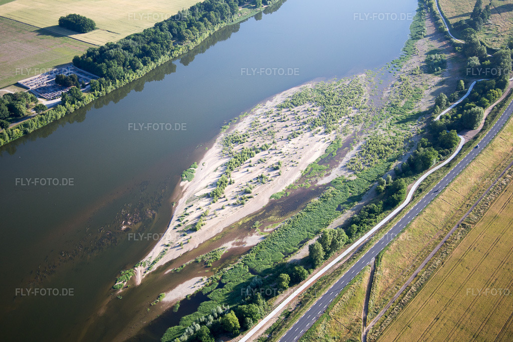 Luftbild: Ortsansicht in Vineuil im Bundesland Loir-et-Cher in Frankreich. Foto: IMG_082071.jpg vom 20.06.2015 durch Werner Riehm/FLY-FOTO.de