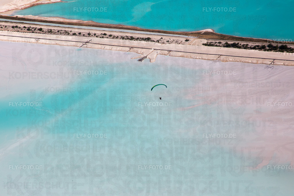 Braun - weiße Salinen Felder zur Salzgewinnung | Luftbild: Braun - weiße Salinen Felder zur Salzgewinnung in Rosières-aux-Salines im Bundesland Meurthe-et-Moselle in Frankreich. Foto: IMG_083149.jpg vom 11.07.2015 durch Werner Riehm/FLY-FOTO.de - Realisiert mit Pictrs.com