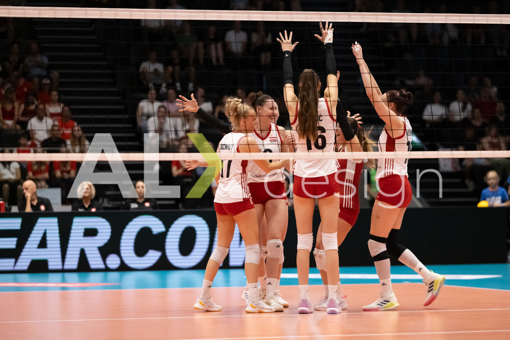 Austria v Switzerland - CEV European League Women | KRIENS, SWITZERLAND - JUNE 14: Team of Austria celebrating during the CEV European League match between Austria and Switzerland at Pilatus Arena on June 14, 2026 in Kriens, Switzerland. - Realisiert mit Pictrs.com