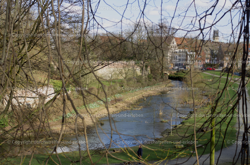 Stadtmauer Münster vorm Turm der Überwasserkirche | Stadtmauer Münster vorm Turm der Überwasserkirche - Realisiert mit Pictrs.com