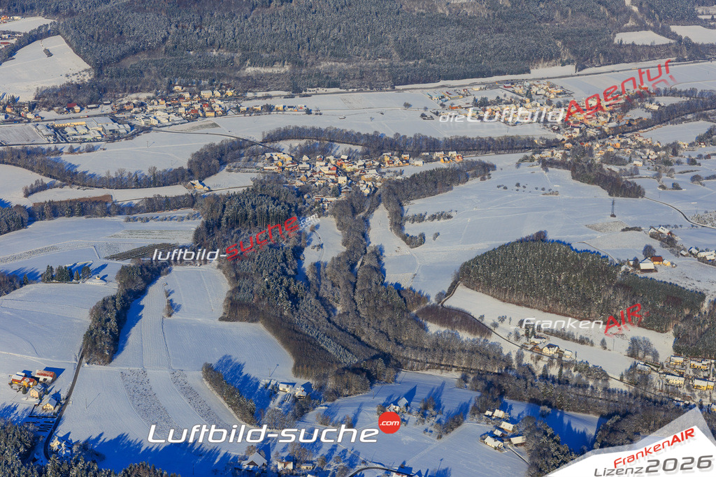 Die Luftaufnahme der Stadt Weissenbrunn wurde vom UL-Flugzeug heraus erstellt ( keine Drohne )- hohe Auflösung für beste Qualität