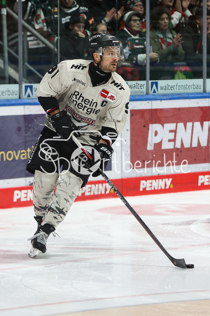 Augsburger Panther - Kölner Haie  | Moritz MUELLER (AEV #91) am PUck / Freisteller / Einzelfoto