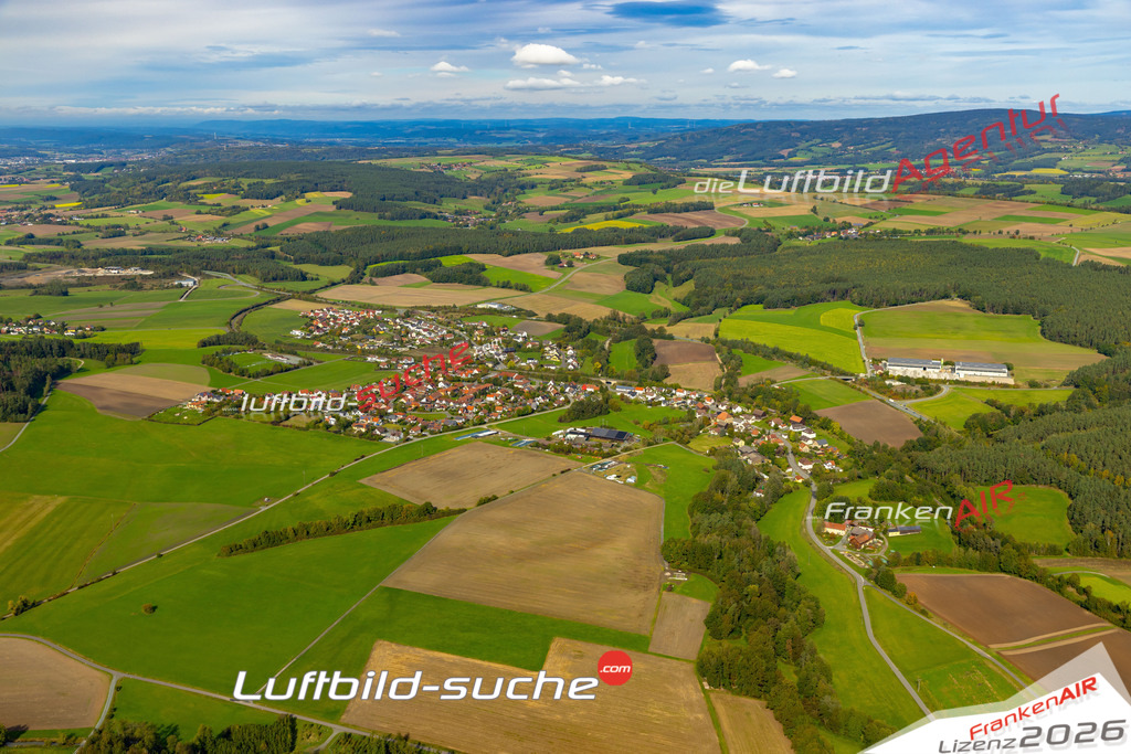 Das Luftbild zeigt :  Seybothenreuth - Die Luftaufnahme wurde 2024 vom UL-Flugzeug aus erstellt ( keine Drohne ) - Hochauflösende Luftaufnahme - Für grossformatige Ausdrucke geeignet. Die Geschenkidee !Mit Lizenz und Bildrechte bestellbar
