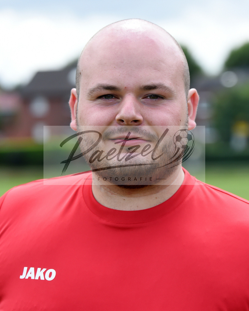 TEAWAL20200823_0028 | Fussball, Herren:   bei der bei der Team Presentation vom TSV Wallenhorst auf der Sportanlage an der Kaisereiche am 23.08.2020 in Wallenhorst, Deutschland. - Realisiert mit Pictrs.com
