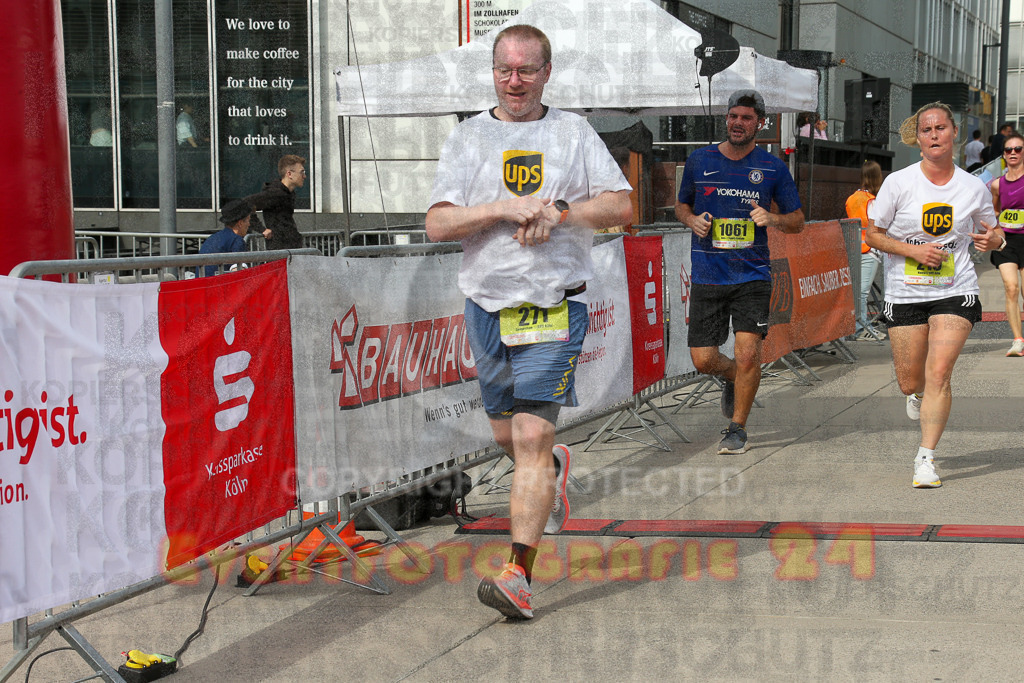 250920_1326_EX1_4597 | Sportfotografie im Rhein-Sieg Kreis, Köln, Bonn, NRW, Rheinland Pfalz, Hessen, etc. Unser Tätigkeitsfeld umfasst den Laufsport vom Volkslauf über den Marathon, Duathlon, Triathon bis zum Ultralauf wie Kölnpfad Ultra oder Schindertrail.
