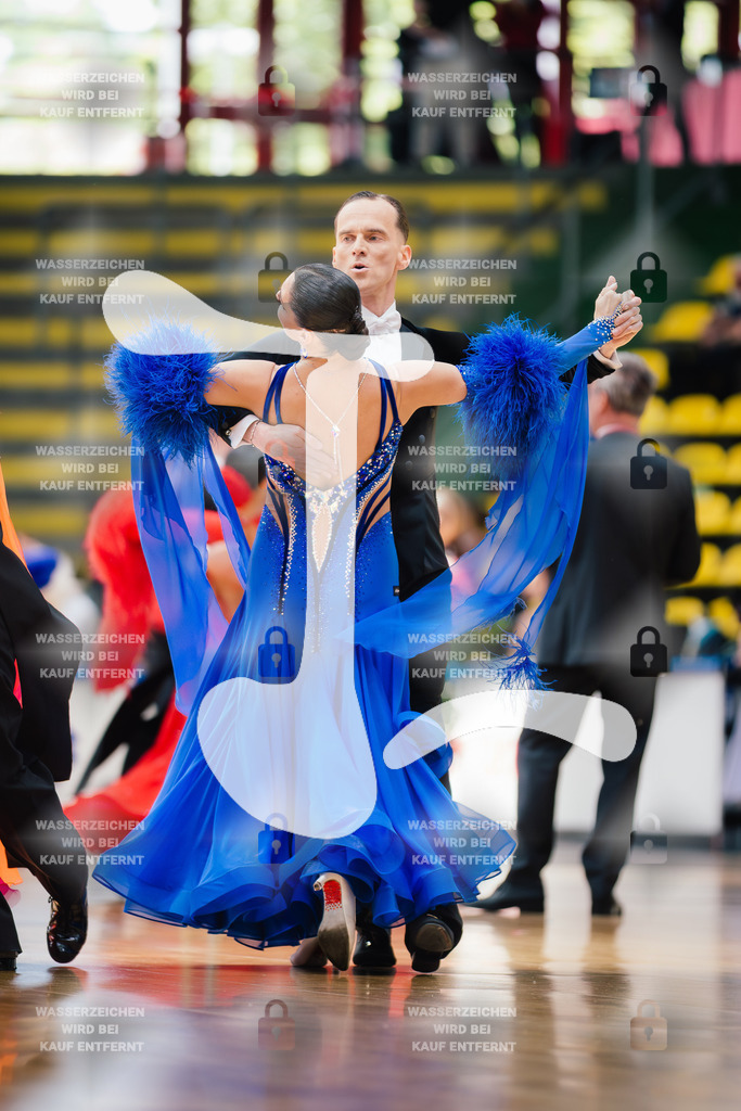 Hessen Tanzt WDSF Open Senior I Standard 3rd (16) Martin Cech _ Katerina Cechova (Czech Republic)-2025-05-17-6981 | Webshop for digital downloads and prints of dance sport, event & show photographer Julian Link - Realisiert mit Pictrs.com