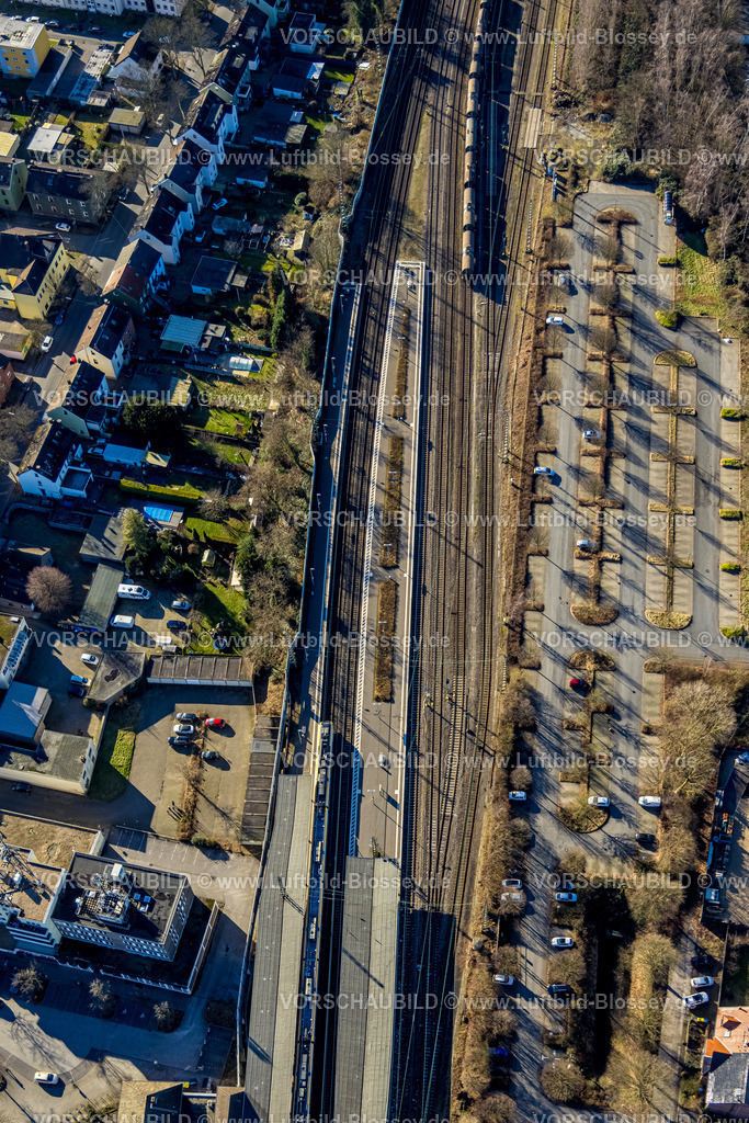 Castrop-Rauxel240106438 | Luftbild, Hauptbahnhof, Deutsche Bahn AG, Bahnhofsvorplatz Berliner Platz, Bahngleise und Güterzug, Parkplätze, Wohngebiet mit Kleingärten, Rauxel, Castrop-Rauxel, Ruhrgebiet, Nordrhein-Westfalen, Deutschland