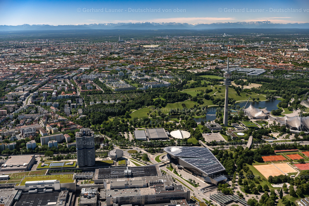 4031089 | MüNCHEN 12.06.2020 Die BMW-Welt ist ein kombiniertes Ausstellungs-, Auslieferungs-, Erlebnis-, Museums- und Eventgebäude in München im Bundesland Bayern und ist Teil der Konzernzentrale des Automobilherstellers BMW. In der sogenannten Markenwelt, einem Ausstellungspavillon, werden die aktuellen Modelle von BMW, MINI, Rolls-Royce Motor Cars und BMW Motorrad sowie Innovationen und Technik präsentiert. Weiterführende Informationen bei: BMW Bayerische Motoren Werke AG,  COOP HIMMELB(L)AU Wolf D. Prix / W. Dreibholz &amp; Partner ZT GmbH. // The BMW Welt is a combined exhibition, delivery, adventure, museum and event venue in Munich in Bavaria and is part of the corporate headquarters of the car manufacturer BMW. In the so-called brand world, an exhibition pavilion, the current models of BMW, MINI, Rolls-Royce Motor Cars and BMW Motorrad, innovations and technology are presented. Further information at: BMW Bayerische Motoren Werke AG,  COOP HIMMELB(L)AU Wolf D. Prix / W. Dreibholz &amp; Partner ZT GmbH. Foto: Gerhard Launer