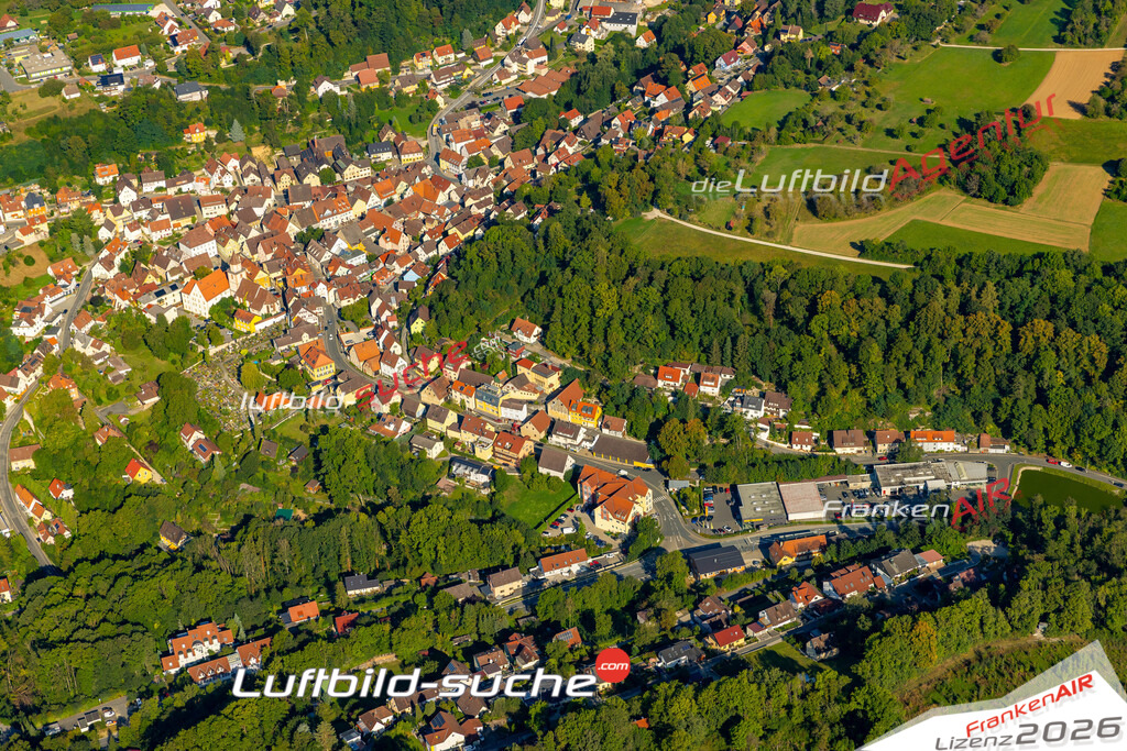 Das Luftbild zeigt :  Gräfenberg - Die Luftaufnahme wurde 2024 vom UL-Flugzeug aus erstellt ( keine Drohne ) - Hochauflösende Luftaufnahme - Für grossformatige Ausdrucke geeignet. Die Geschenkidee !Mit Lizenz und Bildrechte bestellbar
