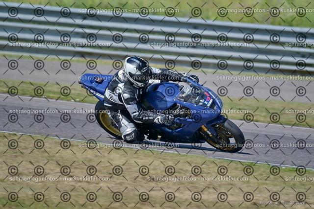 26BT02-0074 | markuskiefer.com - Realisiert mit Pictrs.com