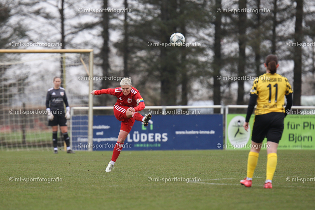 Fußball I Frauen I Saison 2025/2026 I Oberliga Schleswig-Holstein I 14. Spieltag I SV Frisia 03 Risum-Lindholm - SV Wahlstedt | ml-sportfotografie - Realisiert mit Pictrs.com
