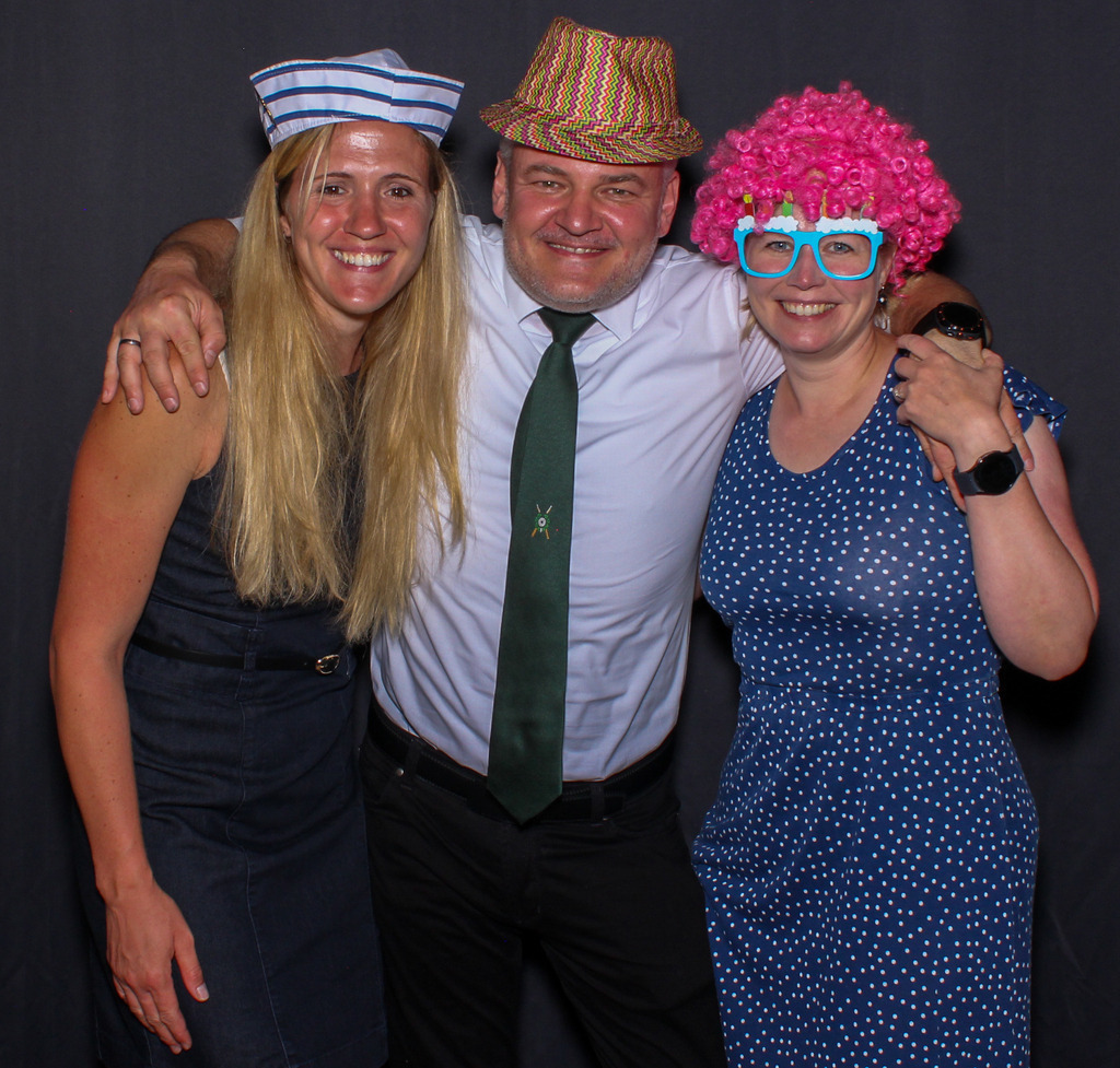 top-top.de-250628-059 | Foto, Video, Fotografie, Videografie, Fotobox, DJ, Discjockey, Musik, Musikbox, Veranstaltung, Photobooth, Amazon, Ebay, Buchtipp, Bestseller, Autor, Verlag, Buch, Wesel, Hamminkeln, NRW, Dinslaken, Rees, Drohne, Hochzeit, Party, Fotobox, Wesel, Fotograf