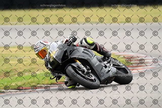 25bt02-1432 | markuskiefer.com - Realisiert mit Pictrs.com