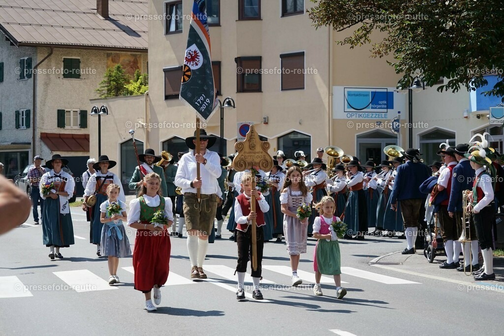 04a-LERMOOS-Bundesmusikfest-2023-Juni16-Reutte-DSC06360 | Info aus dem Bezirk Reutte/Ausserfern Tirol sowie eine umfangreiche Bilddatenbank über die gesamte Region: Lechtal, Talkessel Reutte, Tannheimertal, Zwischentoren. Lech, Plansee, Zugspitze, Grenztunnel, B179, Fernpassstraße, Verkehr, Lawinen, Tradition, - Realisiert mit Pictrs.com