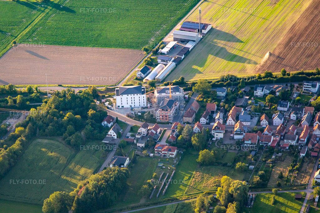 Luftbild: Wohnneubau im Ortsteil Schaidt in Wörth im Bundesland Rheinland-Pfalz in Deutschland. Foto: IMG_137671.jpg vom 11.08.2023 durch Werner Riehm/FLY-FOTO.de