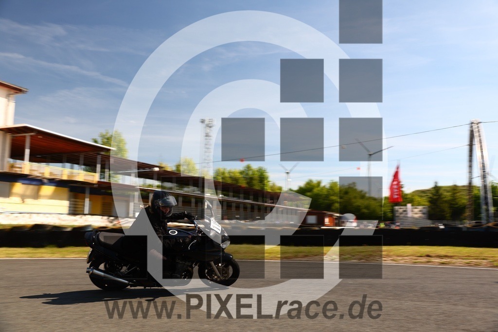 0116-20250511_02758 | Schöne Erinnerungen an spannende Momente - das festzuhalten ist unser Job. PIXELrace.de ist seit 2003 auf den Rennstrecken Europas unterwegs um die Action draußen beim Fahren und die wunderbare Stimmung imm Fahrerlager für euch einzufangen.