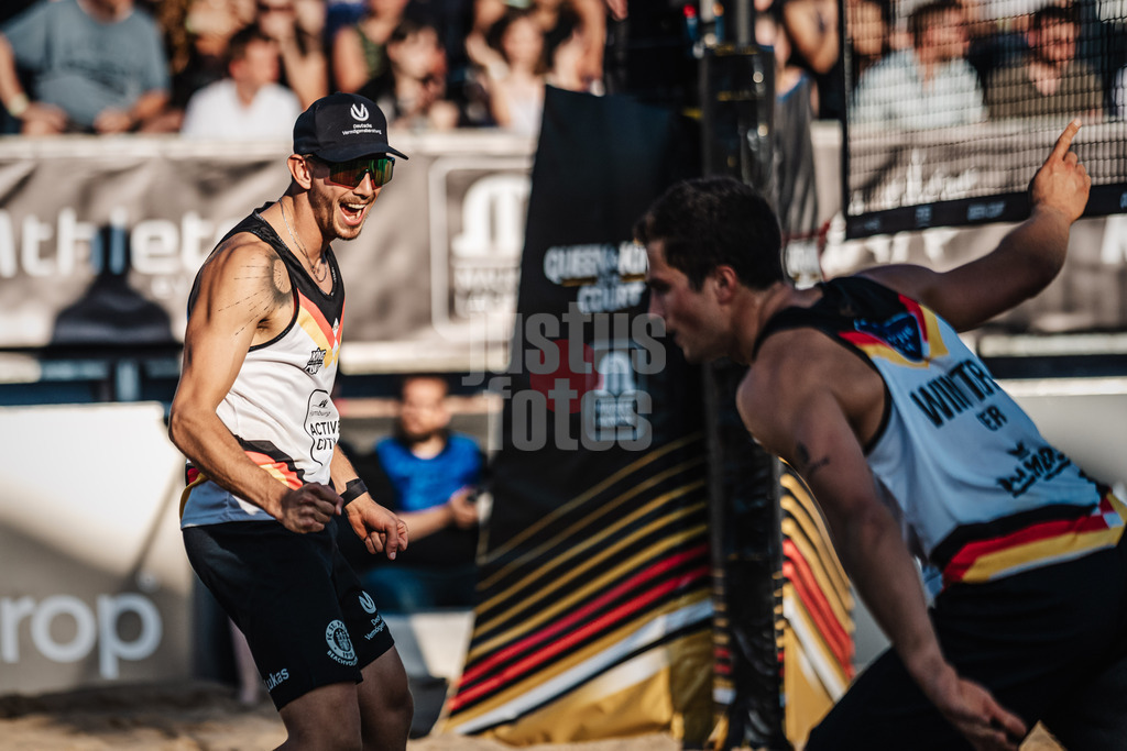 Beachvolleyball | Männer | Queen and King of the Court | Hamburg | 01.06.2024 | v.l. Jubel bei Lukas Pfretzschner und Sven Winter
