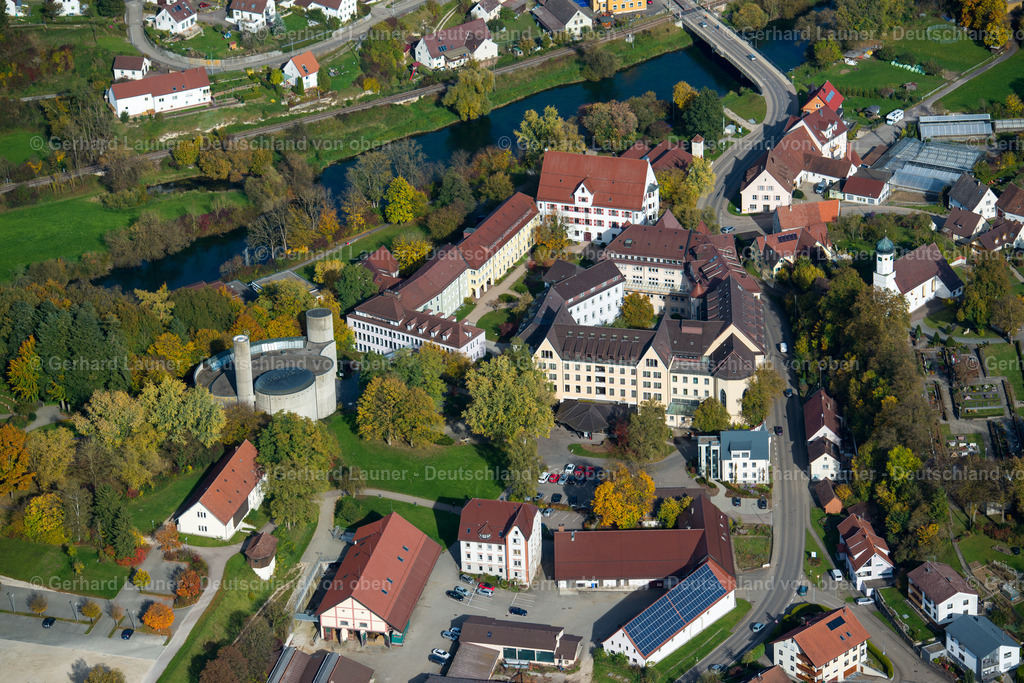 3704097 | UNTERMARCHTAL 13.10.2017 Gebäudekomplex des Klosters Untermarchtal an der Donau in Untermarchtal im Bundesland Baden-Württemberg, Deutschland. Weiterführende Informationen bei: enossenschaft der Barmherzigen Schwestern vom hl. Vinzenz von Paul in Untermarchtal e.V. Mutterhaus Untermarchtal. // Complex of buildings of the monastery Untermarchtal at the river Danube in Untermarchtal in the state Baden-Wurttemberg, Germany. Further information at: enossenschaft der Barmherzigen Schwestern vom hl. Vinzenz von Paul in Untermarchtal e.V. Mutterhaus Untermarchtal. Foto: Gerhard Launer