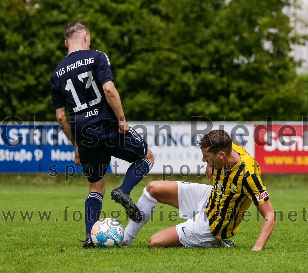2023-07-29_093_FC_Moosinning_gegen_TuS_Raubling | Moosinning, Deutschland, 29.07.2023:
Fußball, Bezirksliga Oberbayern Ost 2023 / 2024, 1. Spieltag, FC Moosinning gegen TuS Raubling, Endergebnis: 0:7

Lorenz Jilg (TuS Raubling, #13), Florian Jakob (FC Moosinning, #10)

Foto: Christian Riedel / fotografie-riedel.net