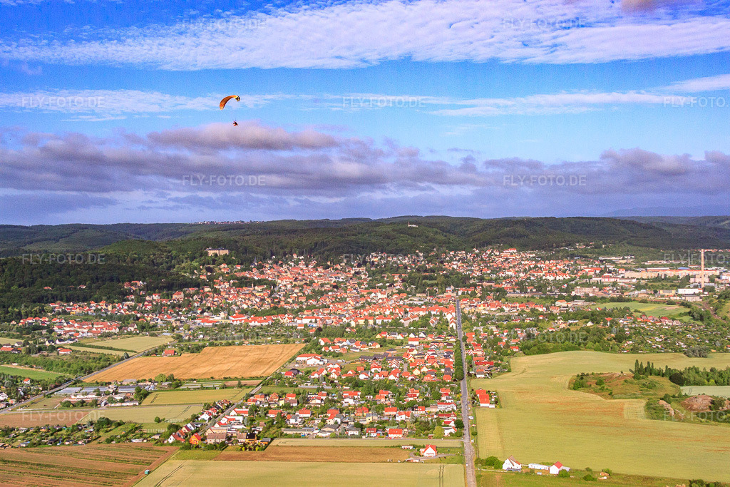 Luftbild: Ortsansicht von Osten in Blankenburg im Bundesland Sachsen-Anhalt in Deutschland. – Foto: IMG_58350.jpg vom 30.06.2013 durch Werner Riehm/FLY-FOTO.de – Auflösung des Originals: 4752 x 3168 px