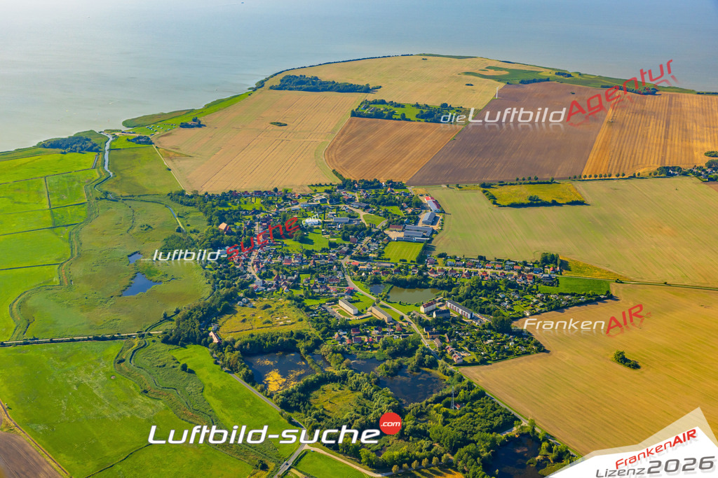 Bild der Stadt Saal - Die Luftaufnahme wurde 2025 vom UL-Flugzeug heraus erstellt ( keine Drohne ) - Hochauflösende Luftaufnahme - für professionelle Ausdrucke geeignet. Die Geschenkidee !Hier alle&nbsp;Infos zur Lizenzierung der LuftaufnahmeWir fliegen auch dieses Jahr wieder in Ihre Region um Luftbilder zu erstellen.- Luftbild anfragen