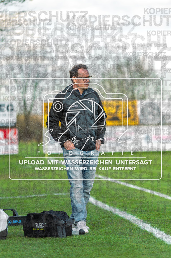 FGFS-LEN-1000 | Patrick Laukart (Eintracht Leinetal - Trainer) beim Herren Kreisliga HK Spiel zwischen FG Fulde-Stellichte und Eintracht Leinetal im Fulder Zentralstadion, Fulde (Simon Paul Stopat) - Realisiert mit Pictrs.com
