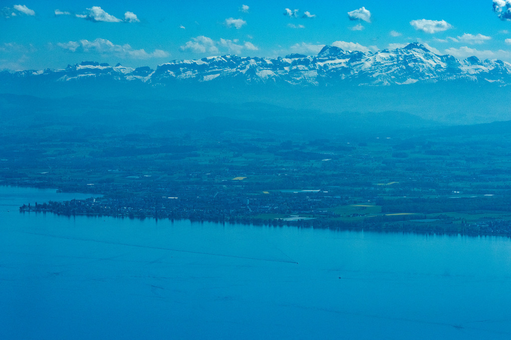 dr__0012201.jpg | UTTWIL 10.05.2017 Uferbereiche am Seegebiet des Bodensees  in Friedrichshafen im Bundesland Baden-Württemberg, Deutschland. // Riparian areas on the lake area of Bodensees  in Friedrichshafen in the state Baden-Wuerttemberg, Germany. Foto: Daniel Reiter