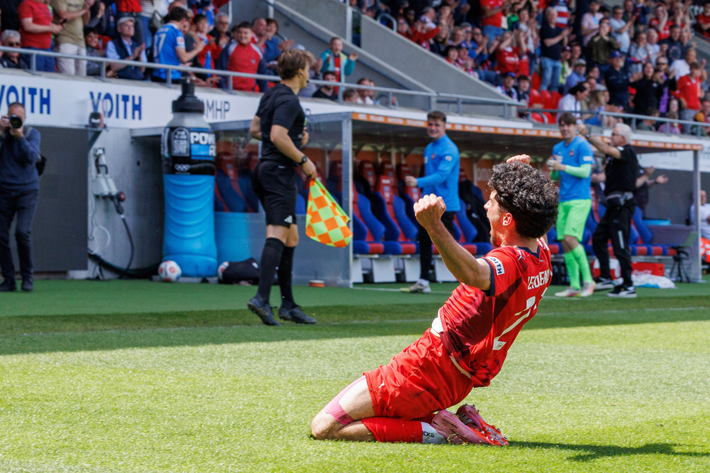 20260503-U19_FCH-LEV_109 | 1.FC Heidenheim 1846 vs. Bayer 04 Leverkusen, Fußball, U19, A-Junioren, NWL, U19-DFB-Nachwuchsliga, 2025/2026, Achtelfinale, 03.05.2026 in Heidenheim, Voith Arena(Foto: Michael Bulling) - Realisiert mit Pictrs.com