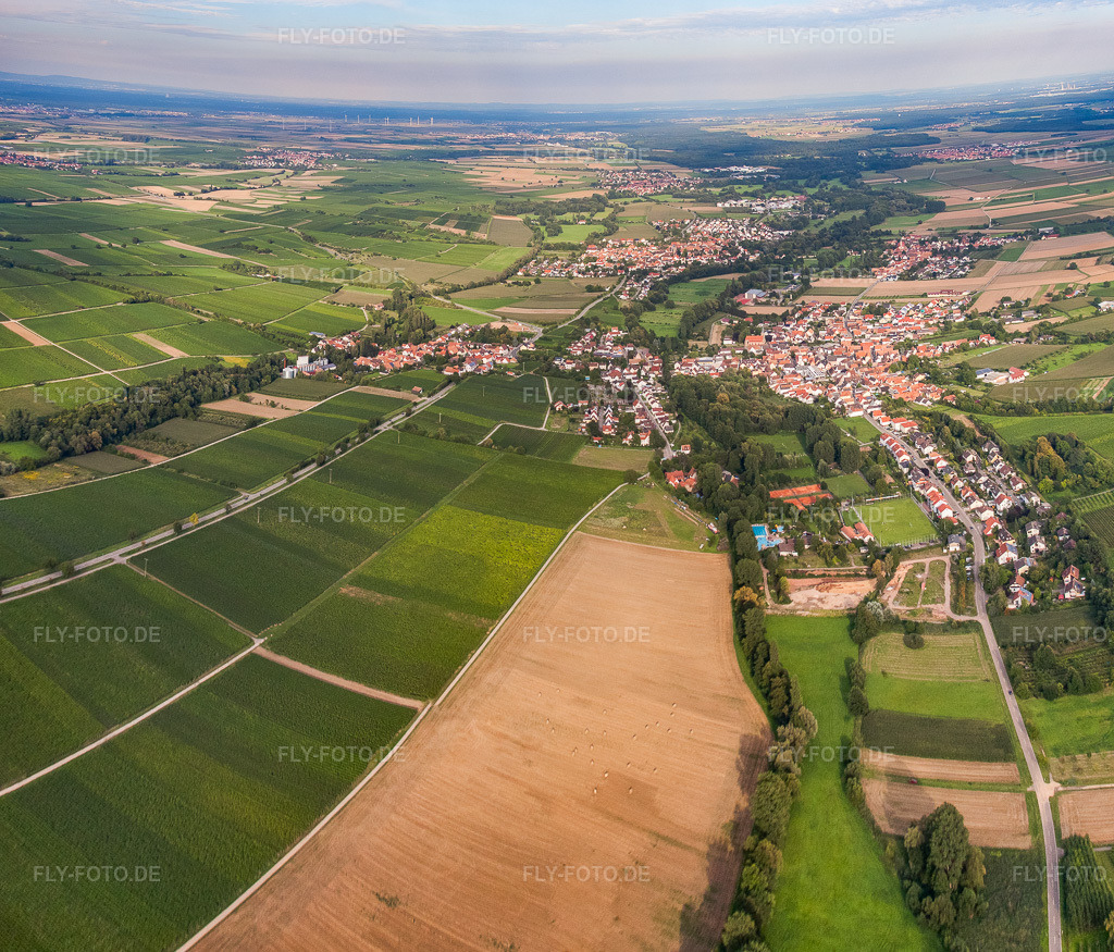 Luftbild: Klingbachtal von Westen im Ortsteil Klingen in Heuchelheim-Klingen im Bundesland Rheinland-Pfalz in Deutschland. Foto: IMG_44194-Bearbeitet.jpg vom 17.08.2011 durch Werner Riehm/FLY-FOTO.deAuflösung des Originals: 6588 x 5630 px