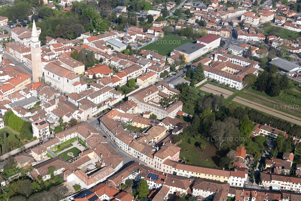 Aerial view: View of the town in San Vito al Tagliamento in the state Pordenone, Italy.Photo: IMG_098878.jpg taken on 04/08/2017 by Werner Riehm/FLY-FOTO.comResolution of the original: 4888 x 3259 px
