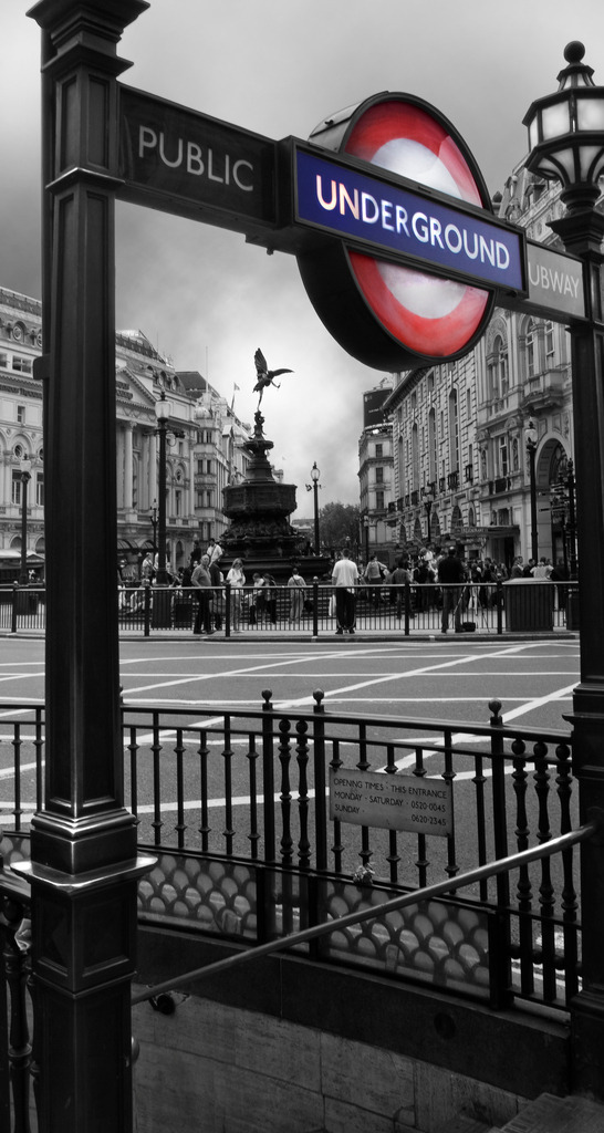 IMG_9013_RZ | Mike Zulu steht für poppig-moderne Kunst.
Acrylbilder auf Leinwand in kräftigen Farben mit Pinsel- und Spachtel Technik.
Alle Bilder sind handgemalt. Ein Blickfang für das private Heim oder Geschäftsräume. - Realisiert mit Pictrs.com