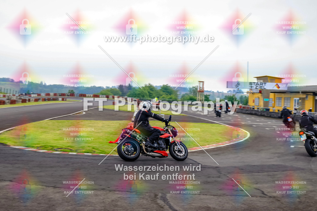 OBK-5260 | Hier findet Ihr Bilder von Touristenfahrten auf der Nürburgring Nordschleife oder von anderen Veranstaltungen die ich besucht habe. Viel Spass beim Durch Schauen 