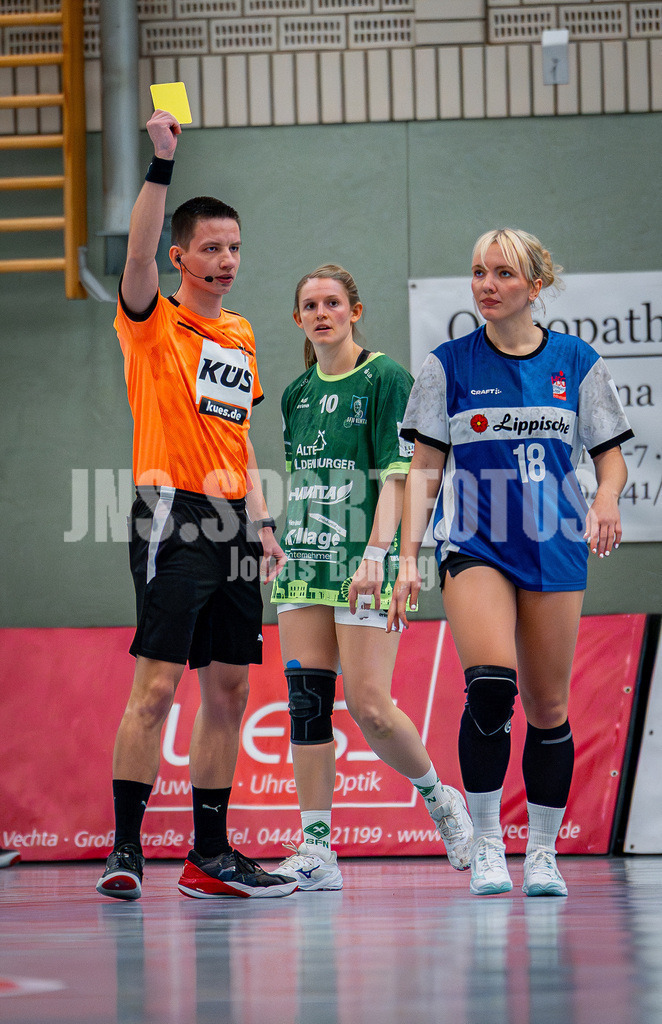 Handball I Frauen I Saison 2025-2026 I 3. Liga Staffel Nord I 10. Spieltag I SC SFN Vechta - HSG Blomberg-Lippe II I 0126 | Gelbe Karte für Ruslana Litvinov (18, HSG Blomberg-Lippe II) - Realisiert mit Pictrs.com