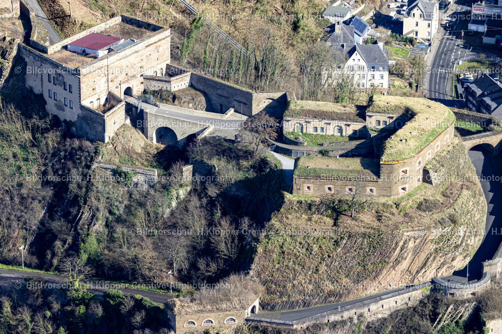 Luftbilder Koblenz-9974 | Luftbildfotografie Burganlage der " Festung Ehrenbreitstein " am Ufer des Rheins an der Straße Felsenweg in Koblenz im Bundesland Rheinland-Pfalz, Deutschland. - Realisiert mit Pictrs.com