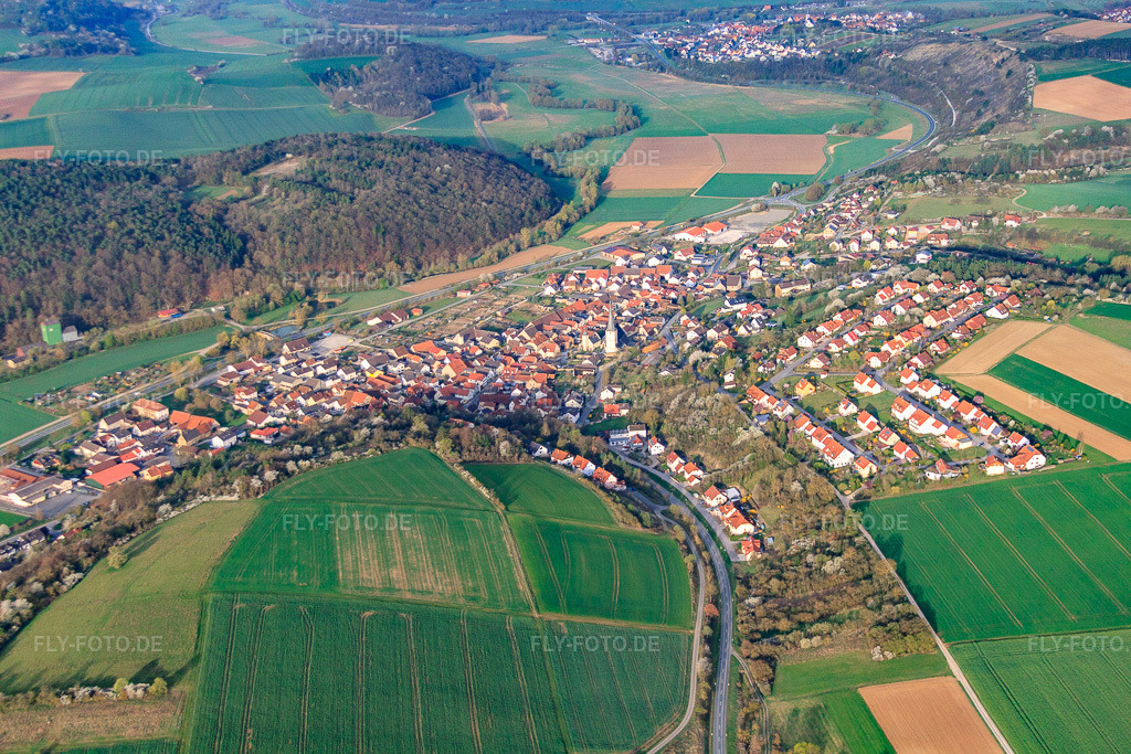Luftbild: Dorfansicht aus Osten an der fränkischen Saale in Hollstadt im Bundesland Bayern in Deutschland. Foto: IMG_63933.jpg vom 04.04.2014 durch Werner Riehm/FLY-FOTO.de