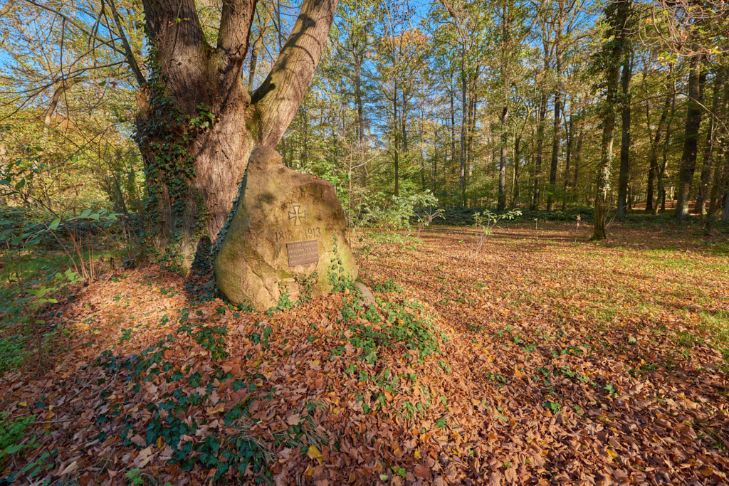 Das Franzosengrab im Lindigt bei Wermsdorf | Fotos als Raumschmuck - Realisiert mit Pictrs.com