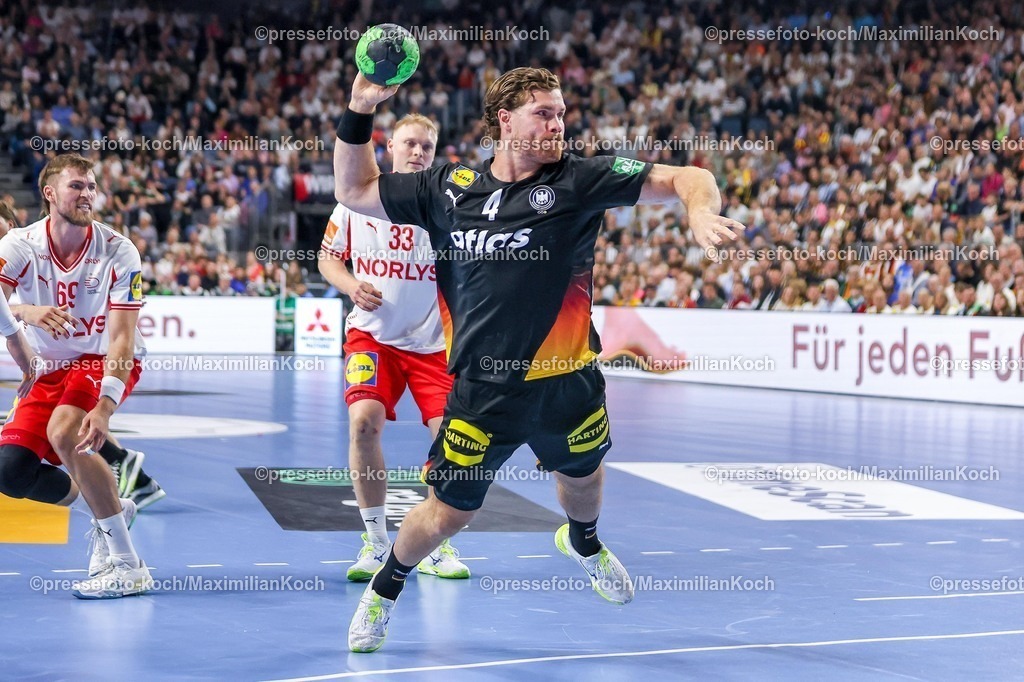 xKWIx17052601028 | 17.05.2026, xkwix, Handball, Länderspiel, Deutschland - Dänemark , Lanxess-Arena in Köln:  Johannes Golla (Germany #04) beim Torwurf Photo: xKamilxWilkowskixPressefotoKochx