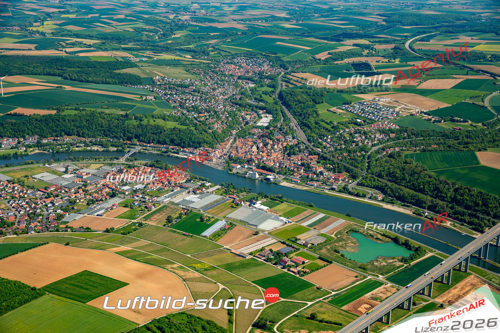 Luftaufnahme der Stadt Römerlager Marktbreit - Die Luftaufnahme wurde 2025 vom UL-Flugzeug heraus erstellt ( keine Drohne ) - Hochauflösende Luftaufnahme - für professionelle Ausdrucke geeignet. Die Geschenkidee !Mit Lizenz und Bildrechte bestellbar