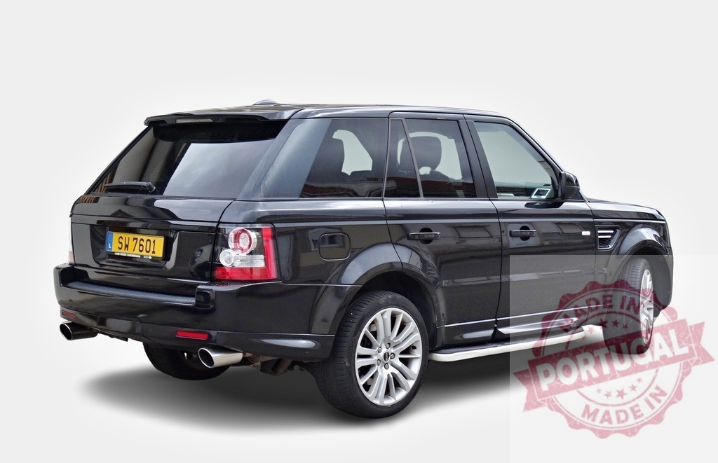 Black Range Rover Sport parking on white background | Powerful black Range Rover Sport showing its rear on a white background - Realisiert mit Pictrs.com